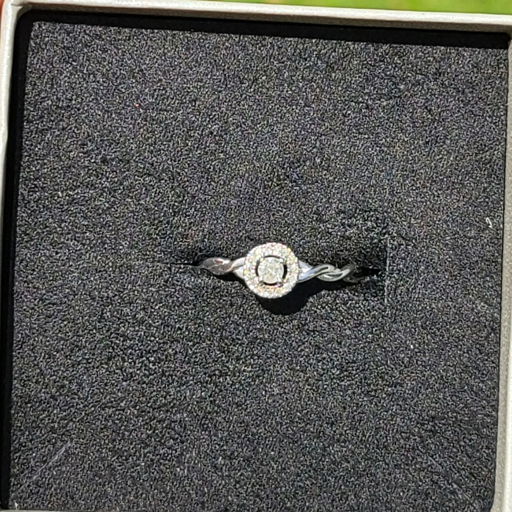 💍GENUINE 1/5CT DIAMOND HALO TWIST RING💍 - Picture 2 of 4
